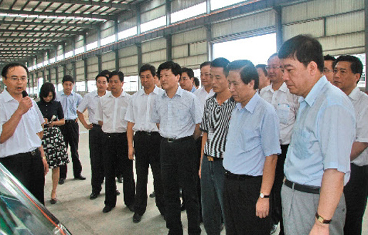 In August,2008, Liang Baohua, the provincial party committee secretary of Jiangsu Province, visits our company, accompanied by our general manager Li Hongfang.